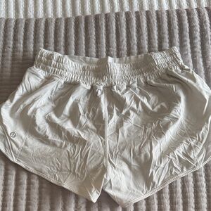 lululemon athletica Women's white Athletic Shorts. Hotty hots high rise.